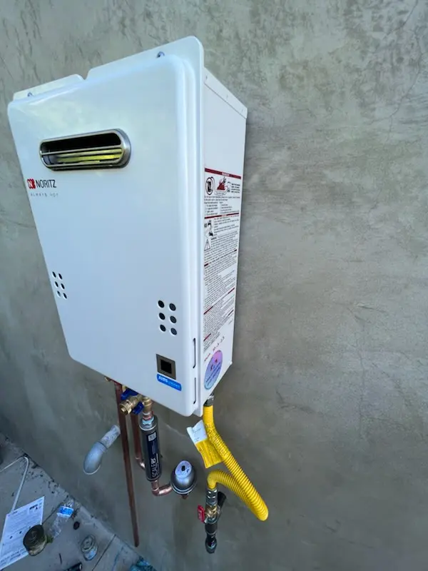 Tankless water heater installation for Sincuidados homes